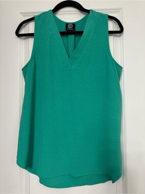 Bobeau Green Sleeveless V-Neck Women's Top